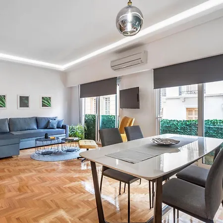 Spacious & Bright 2br In Hip Pangrati, Athens